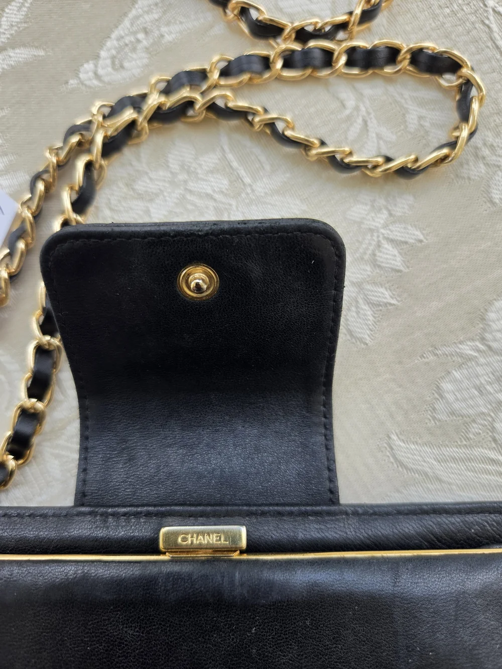 Vintage CHANEL Black Quilted Emblem CC Chain Crossbody Wallet On Chain!